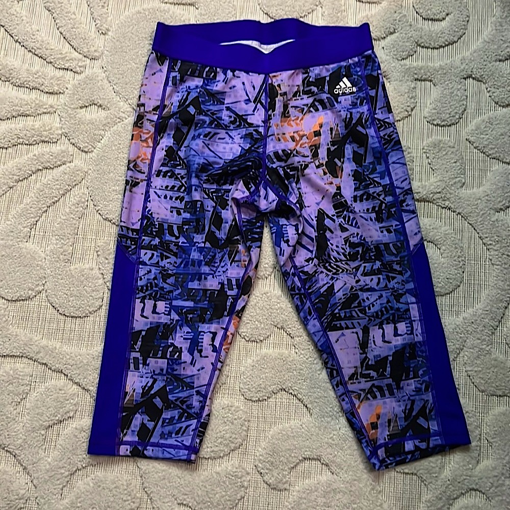 Adidas TechFit Capri compression leggings Size L Purple